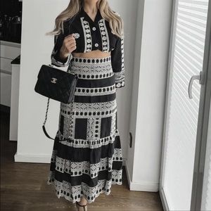 XS⭐️S ZARA | NWT EMBROIDERED MIDI SKIRT Blogger’s Favorite